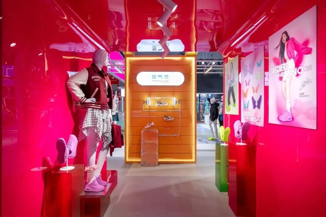 武漢展覽設(shè)計(jì)搭建公司領(lǐng)你看最具有創(chuàng)意00家企業(yè)展臺的2023進(jìn)博會（斯凱奇展臺）3